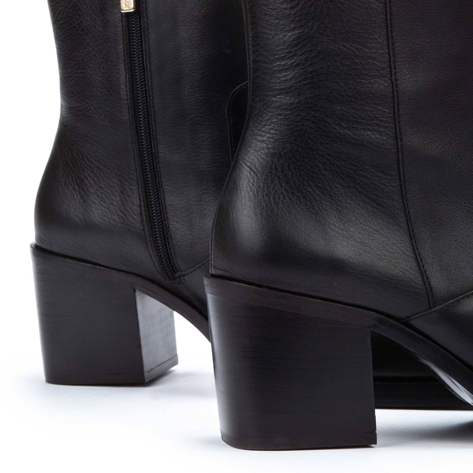 Botines con tac&oacute;n | KAYLA 1666-B092Z, BLACK, large image number 60-1666-B092Z_000_Martinelli_KAYLA_BLACK_full.jpg | null