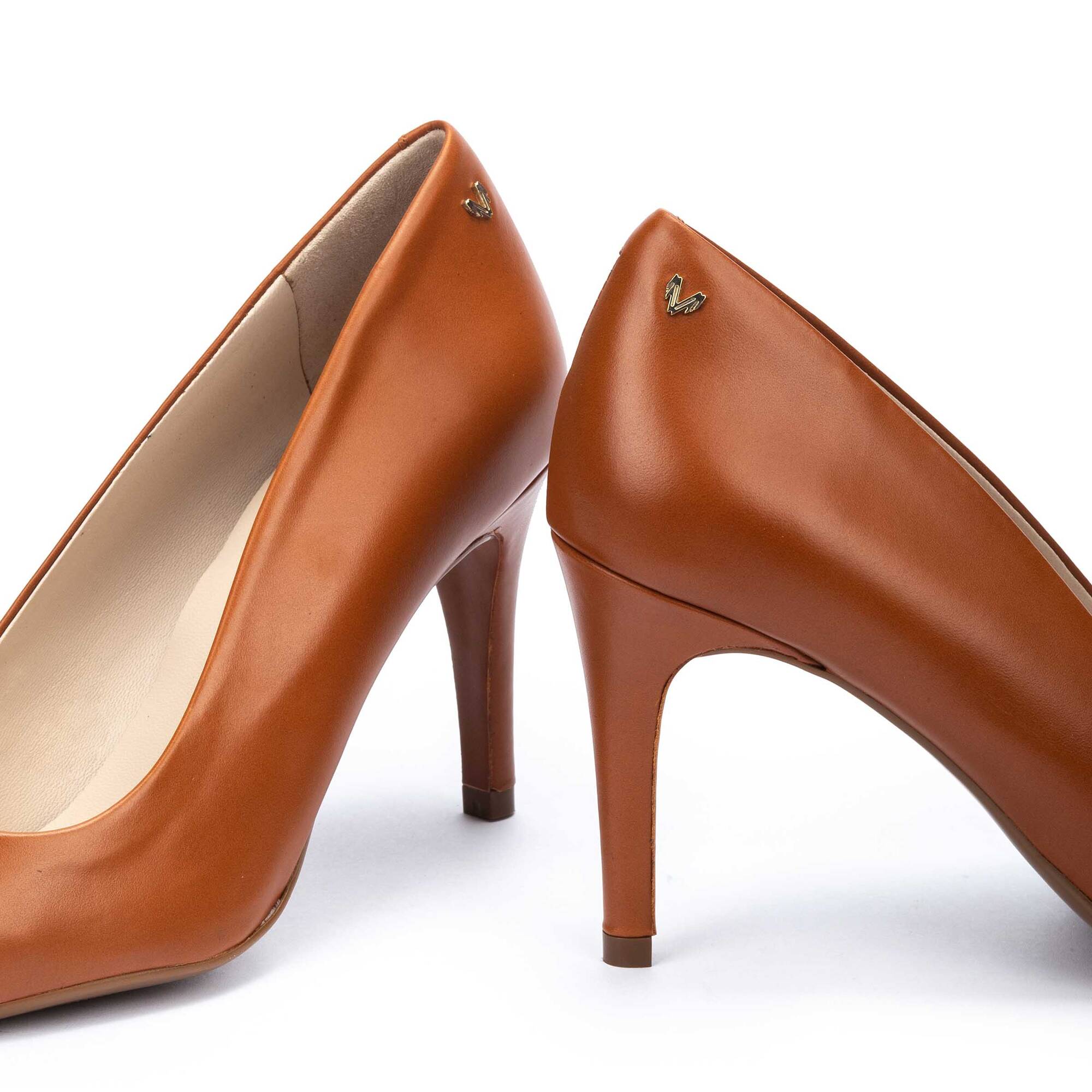 Court Shoes | THELMA 1489-3366P1, CUERO, large image number 60-1489-3366P1_202_Martinelli_THELMA_CUERO_full.jpg | null